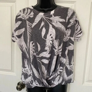Tryst brown leaf shirt size small T shirt short sleeve cotton